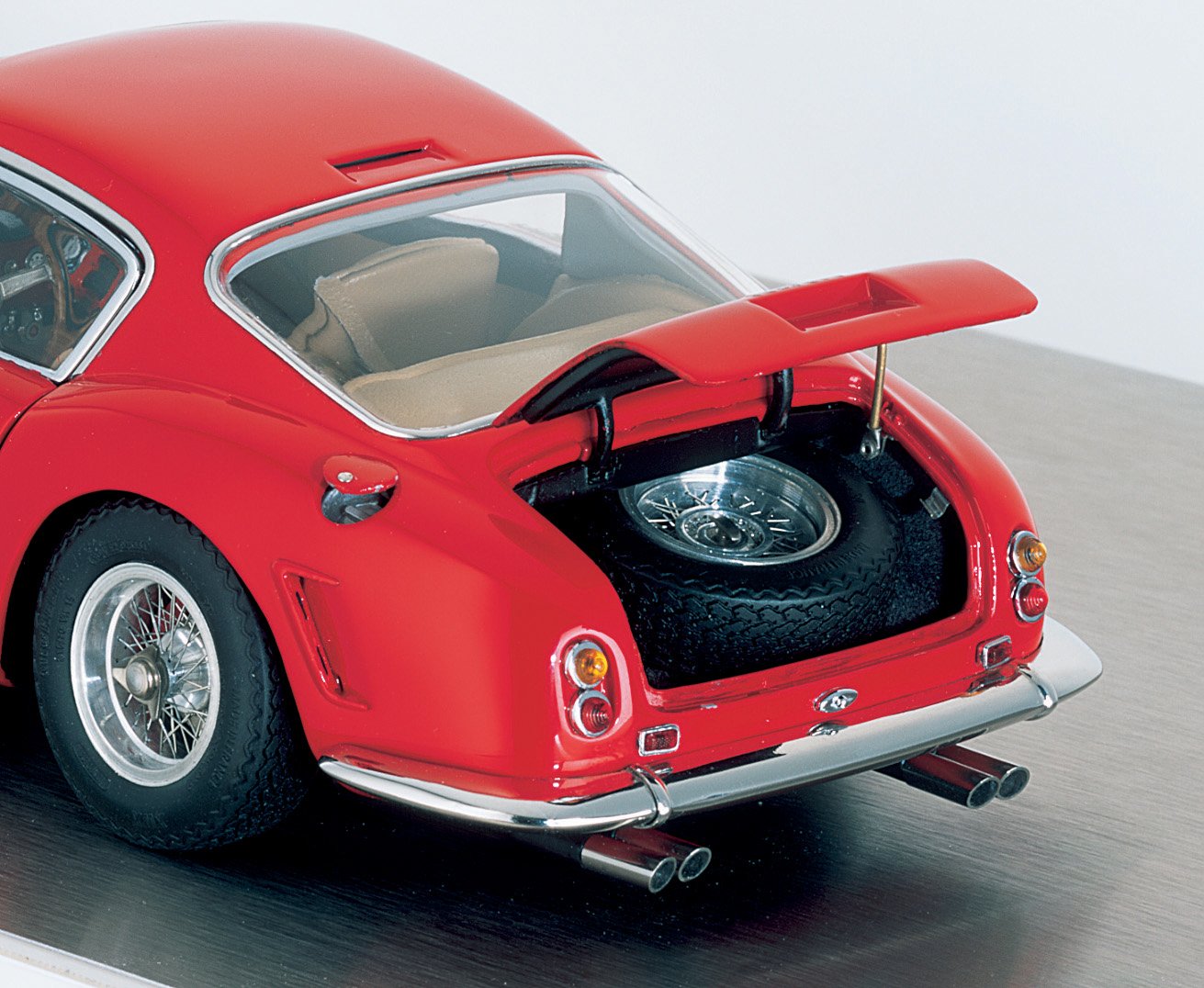 Buy CMC Ferrari 250 GT Berlinetta Passo Corto SWB, 1961 Online at